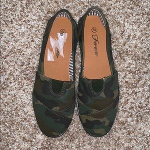 Women’s slip on sneakers